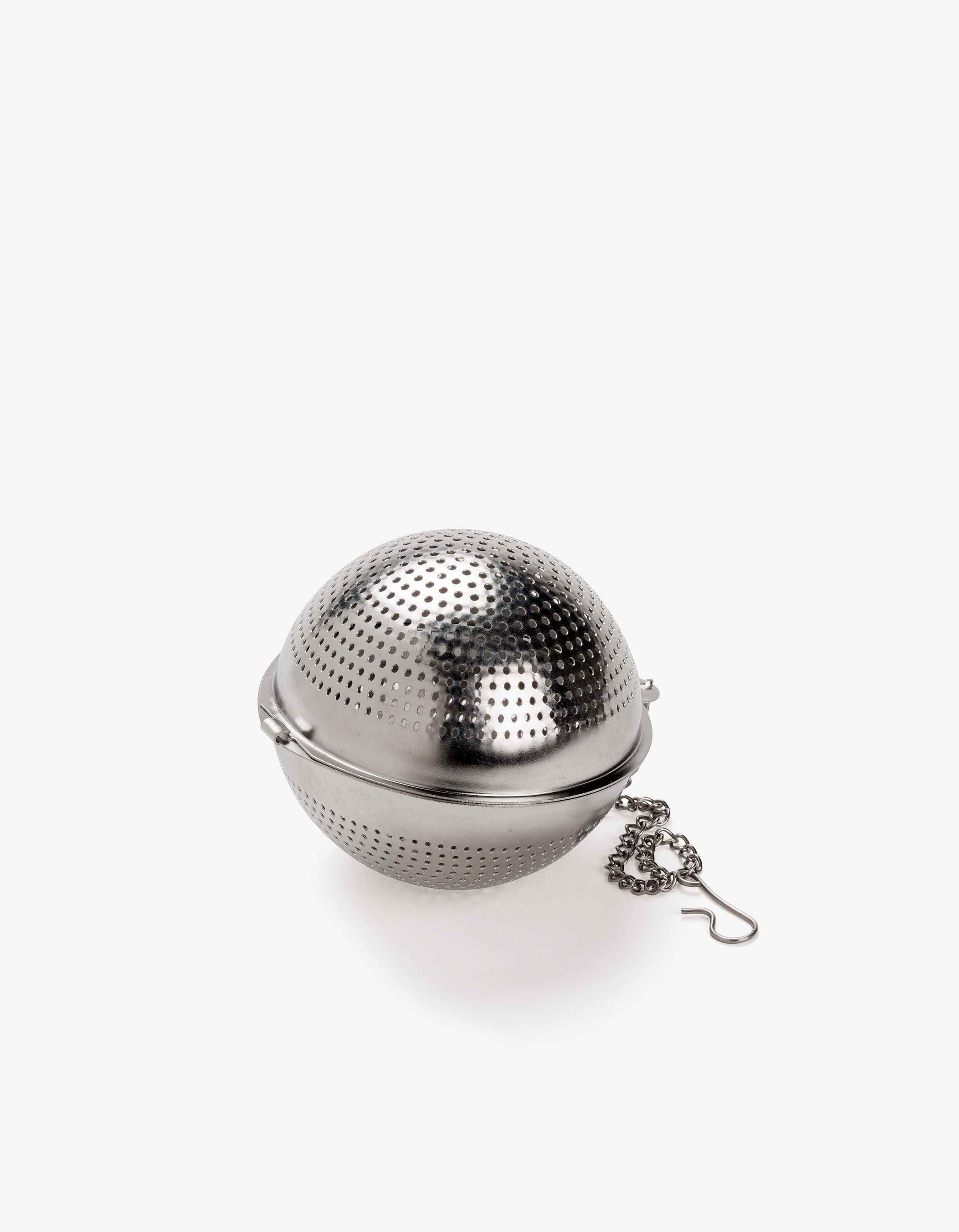 BOULE À THÉ. ronde inox perforé avec chaînette